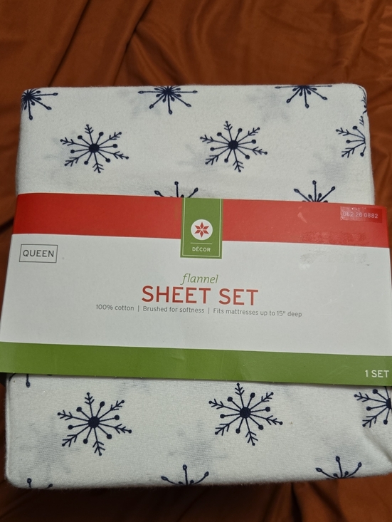 Target Other - Flannel Queen Sheet Set - White with Navy Snowflake